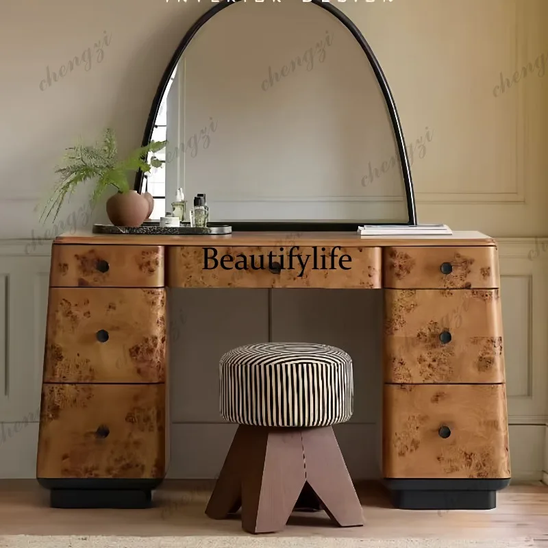 Piękna komoda w stylu średniow – Beauty Makeup Design recenzja i cena